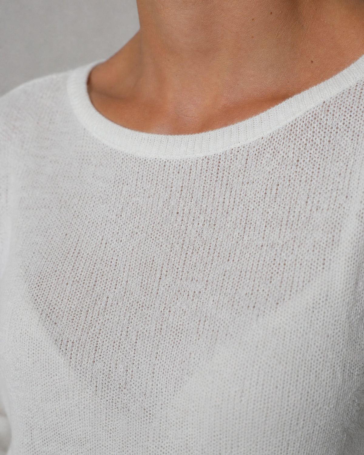 Women's Relaxed Crew-Neck Sweater detail | Belmorne