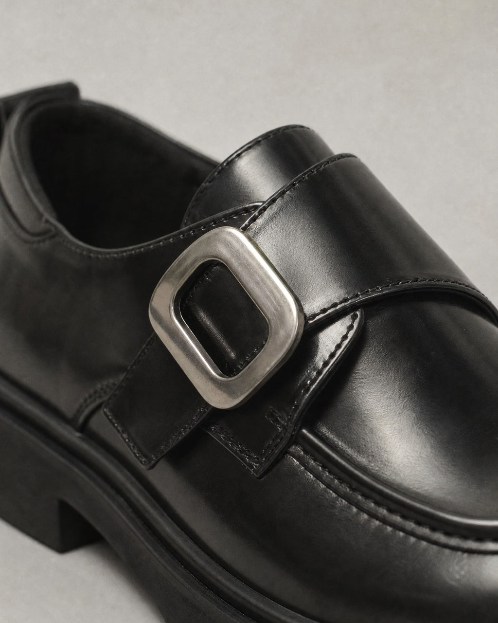 Women's Buckle Platform Loafers detail | Belmorne