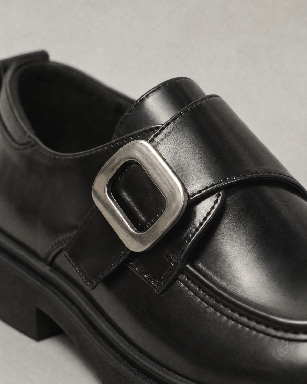 Women's Buckle Platform Loafers detail | Belmorne