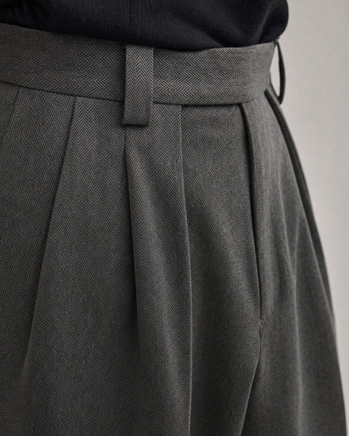 Men's Herringbone Pleated Trousers detail | Belmorne
