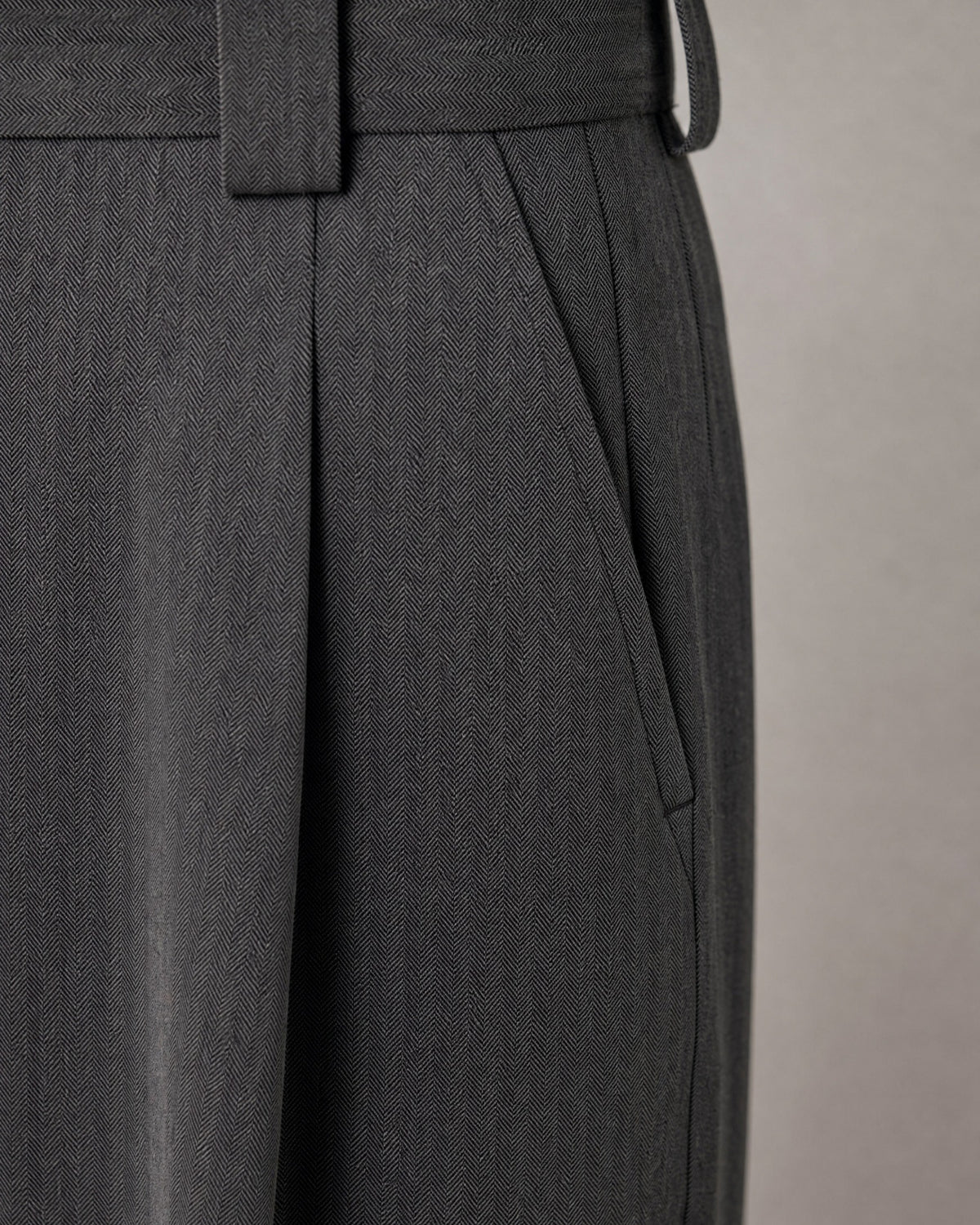 Men's Herringbone Pleated Trousers detail | Belmorne