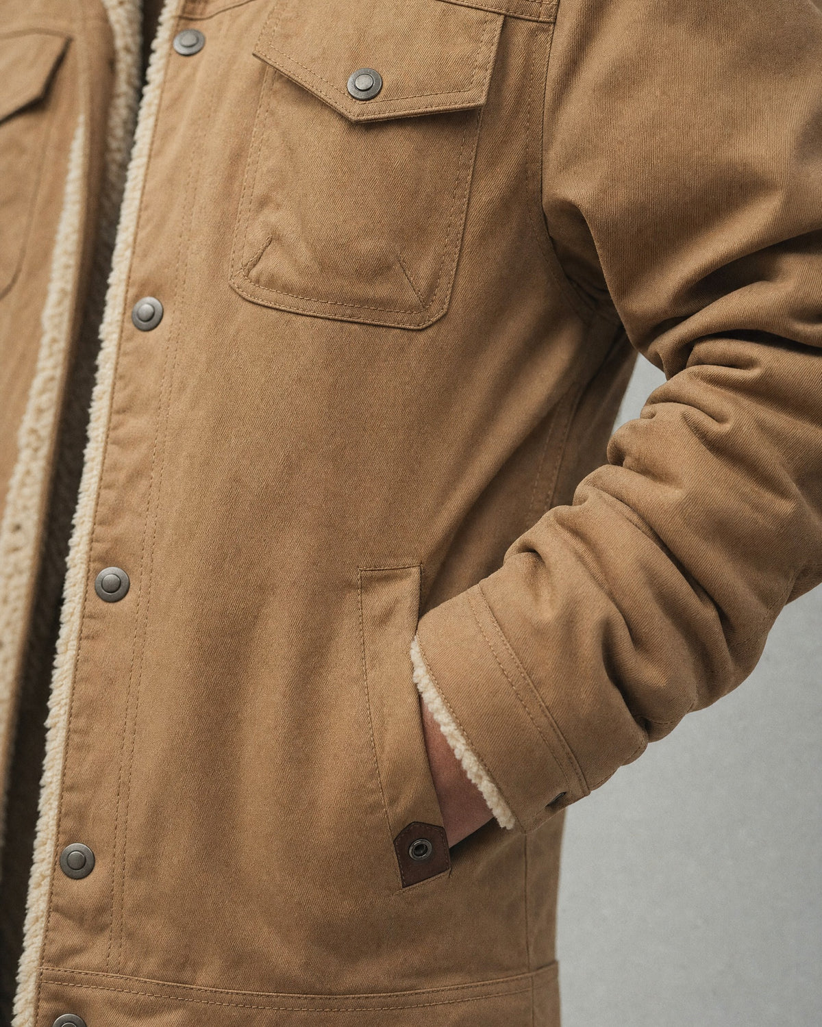 Men's Sherpa-Lined Trucker Jacket detail | Belmorne