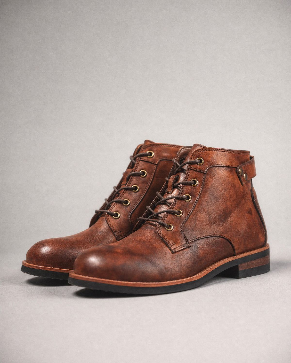 Men's Waxed-Finish Lace-Up Boots in Brown | Belmorne